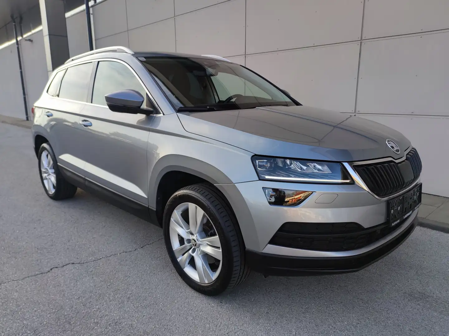 Skoda Karoq 2,0 TDI SCR 4x4 Style 125 DSG Grau - 2