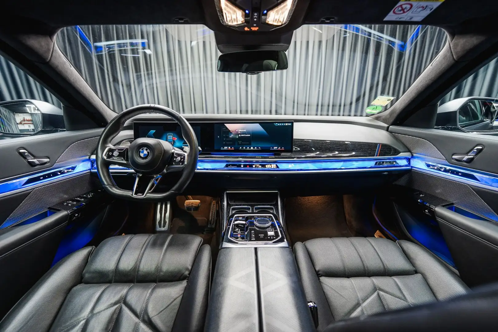 BMW 740 d xDrive *M Sport Pro*Iconic Glow*Theater TV Grau - 2