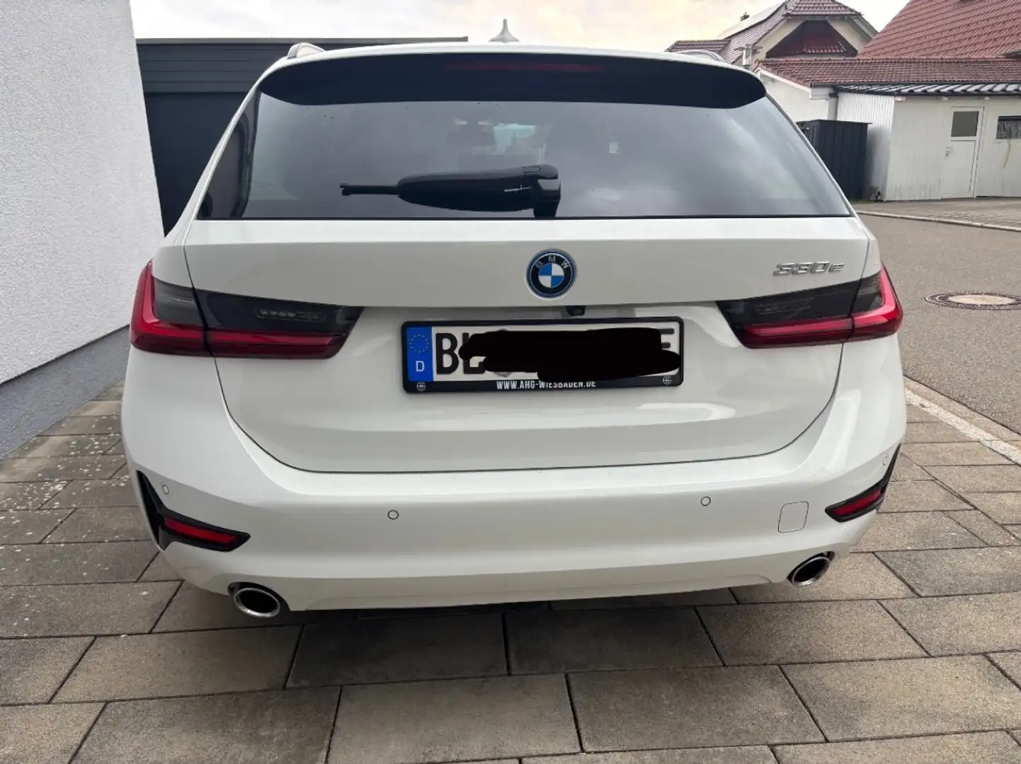 BMW 330 3er Touring Plug-In-Hybrid 330e Touring Aut. Advan Weiß - 2