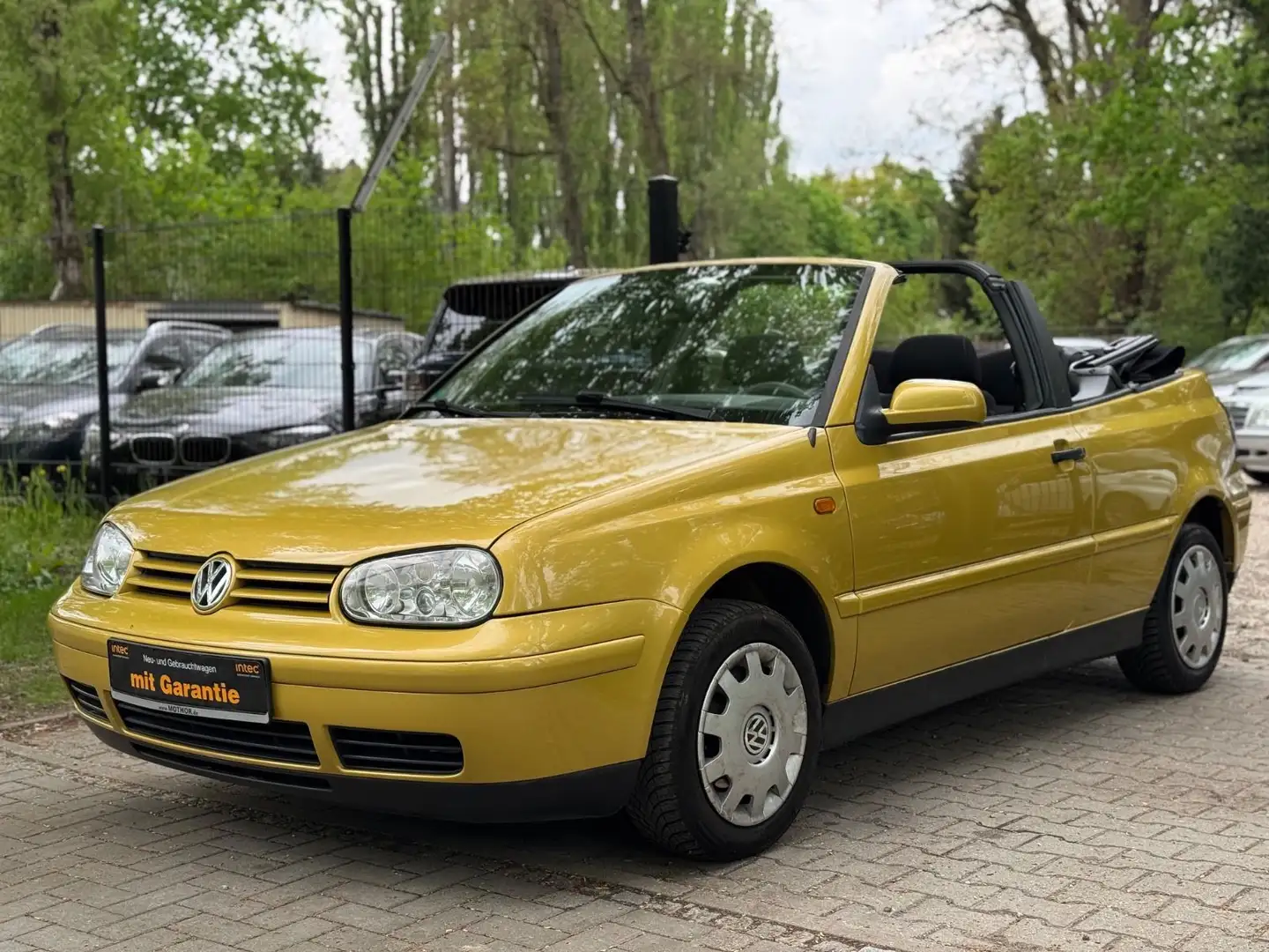 Volkswagen Golf 1.8 Cabriolet Liebhaber Tüv & Servive Neu Altın - 1