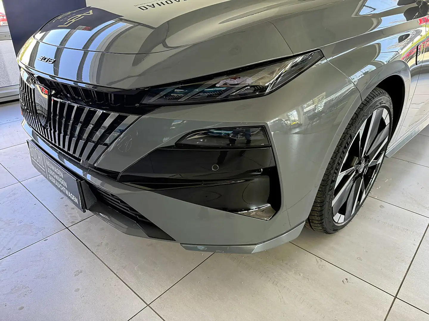 Peugeot 308 Hybrid 145 e-DSC6 GT Grau - 2