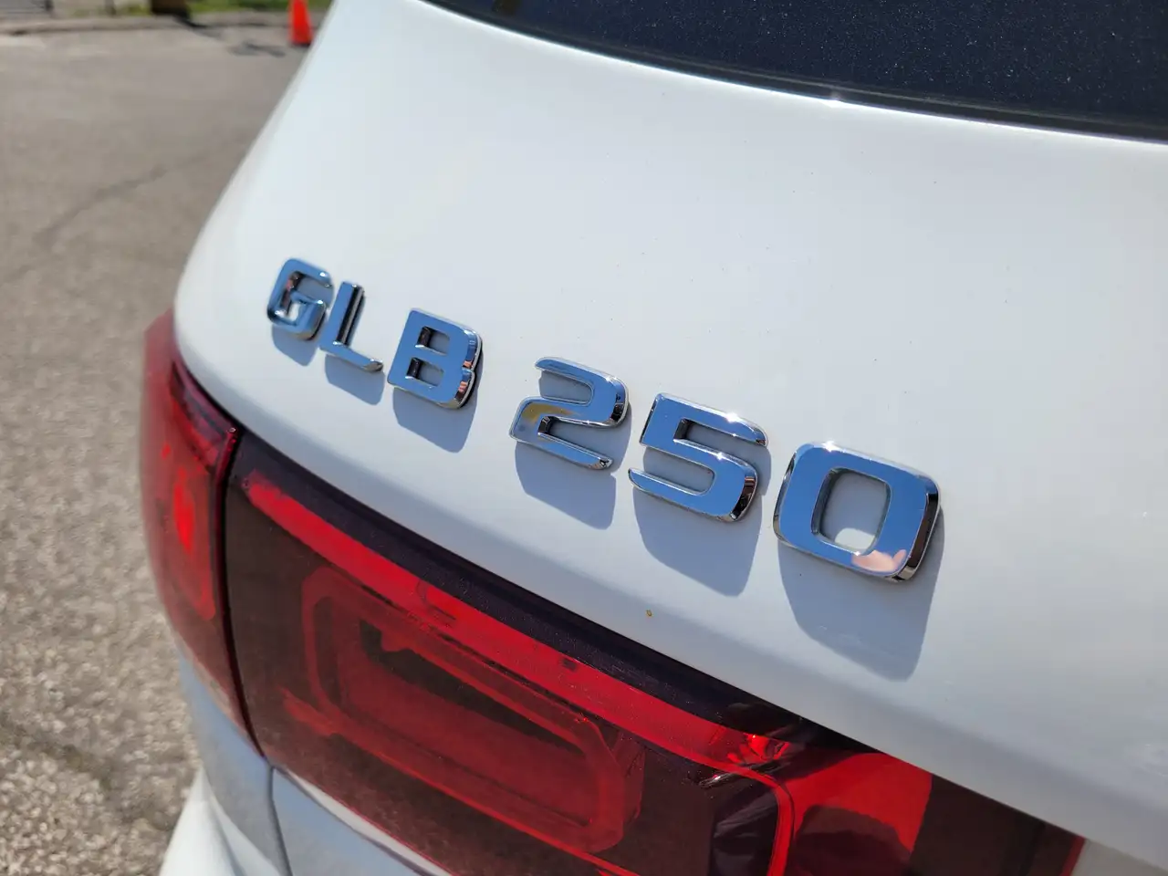 Mercedes-Benz GLB снимка Mercedes-Benz GLB