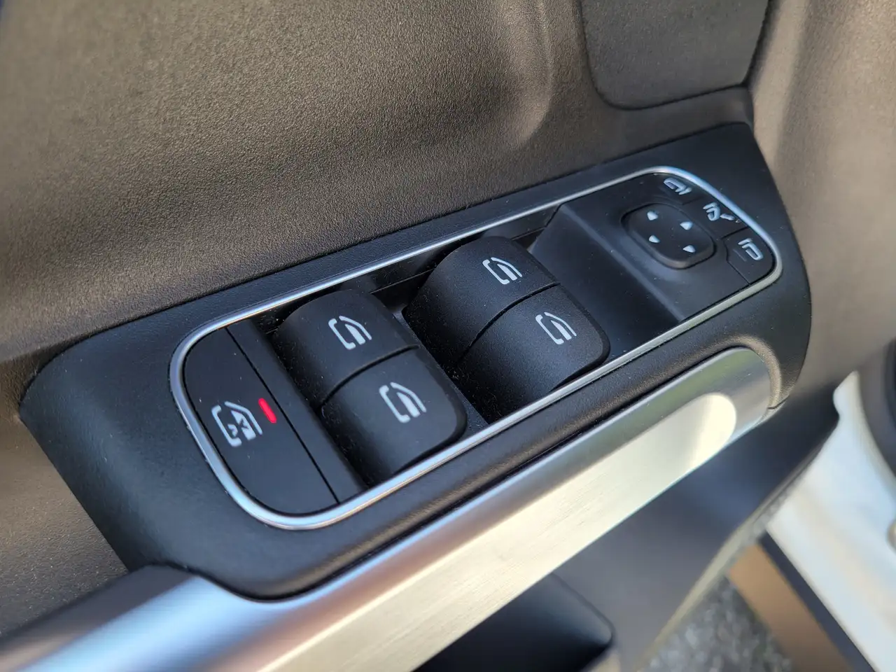 Mercedes-Benz GLB снимка Mercedes-Benz GLB