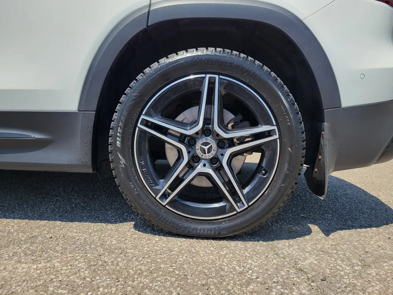 Mercedes-Benz GLB снимка Mercedes-Benz GLB
