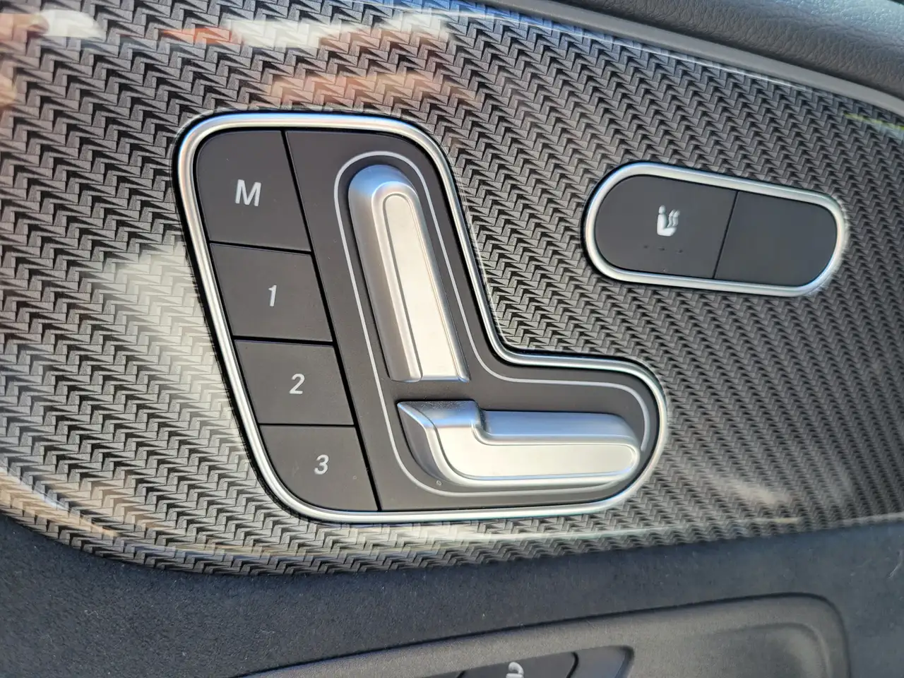 Mercedes-Benz GLB снимка Mercedes-Benz GLB