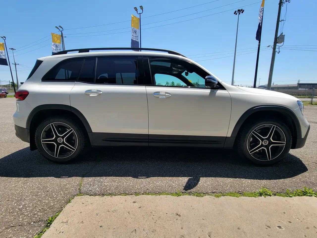Mercedes-Benz GLB снимка Mercedes-Benz GLB