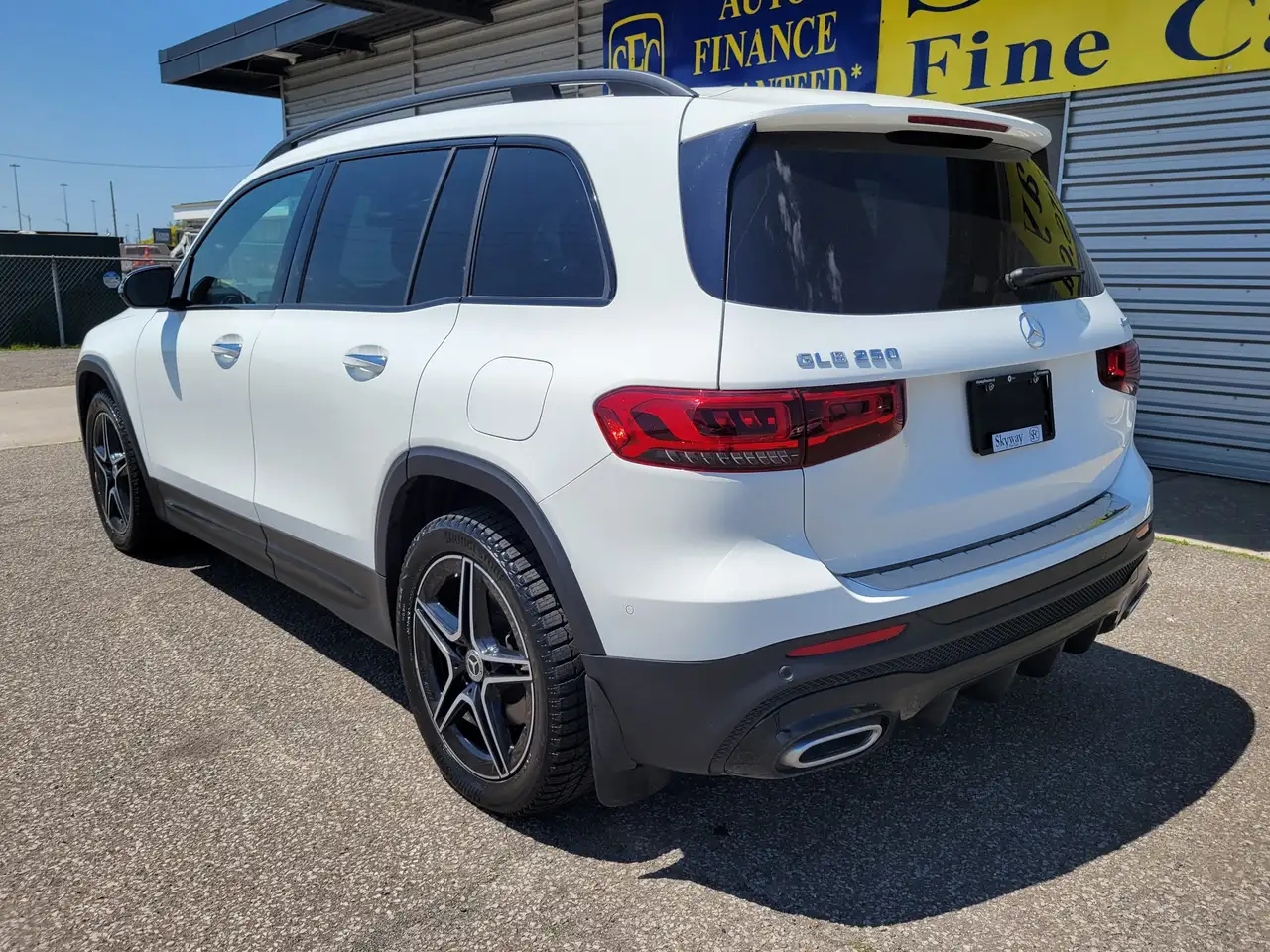 Mercedes-Benz GLB снимка Mercedes-Benz GLB