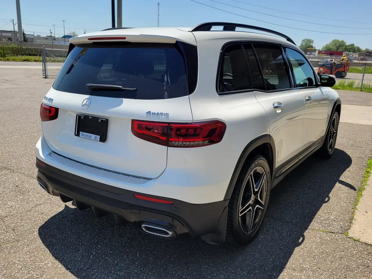 Mercedes-Benz GLB снимка Mercedes-Benz GLB