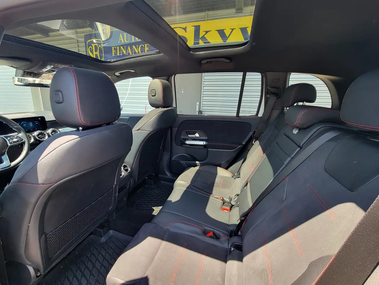 Mercedes-Benz GLB снимка Mercedes-Benz GLB