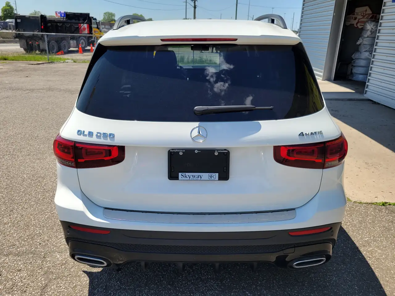 Mercedes-Benz GLB снимка Mercedes-Benz GLB