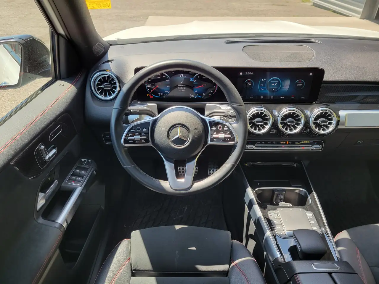 Mercedes-Benz GLB снимка Mercedes-Benz GLB