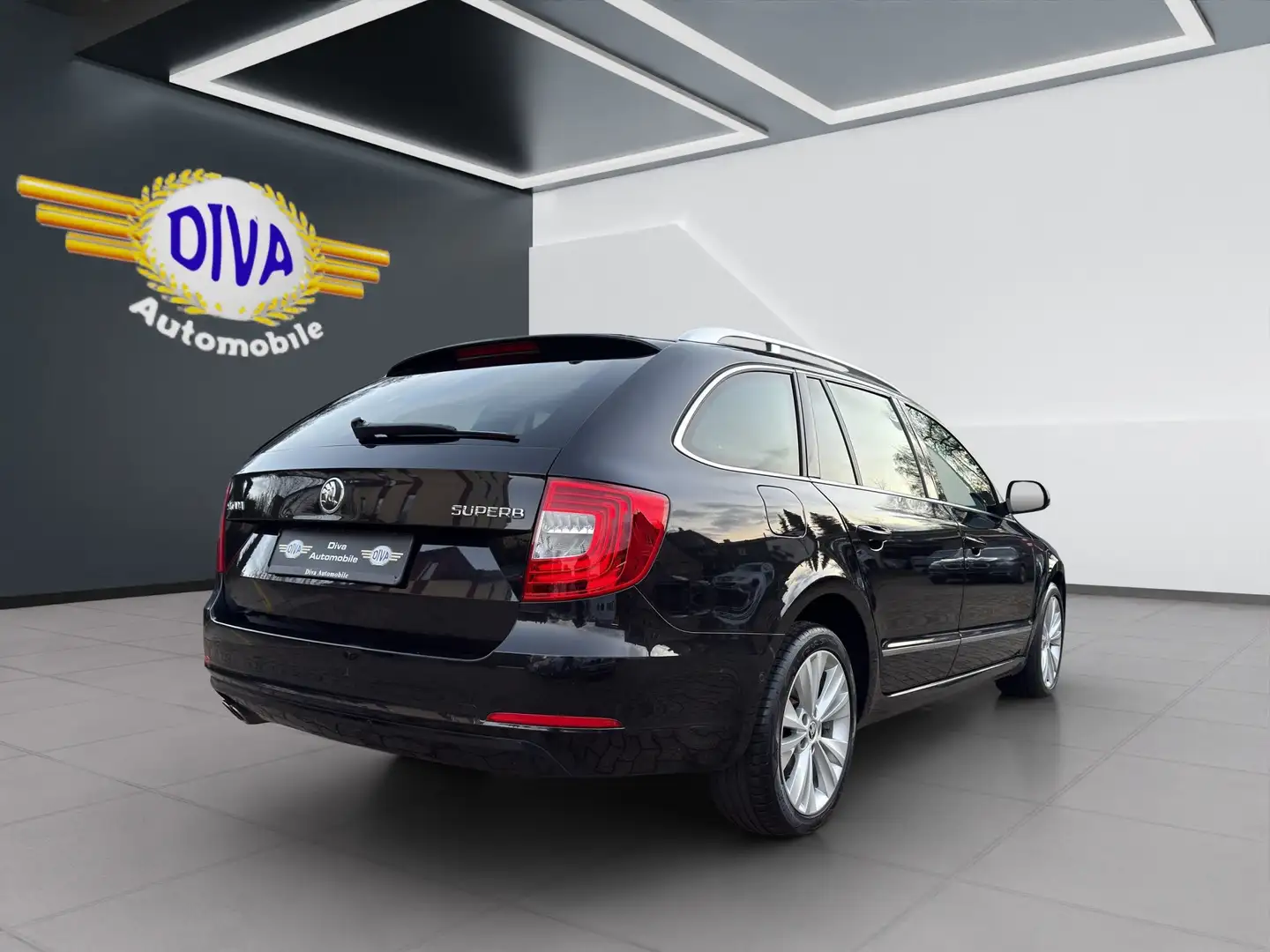 Skoda Superb 2.0 TDI Elegance Schwarz - 2