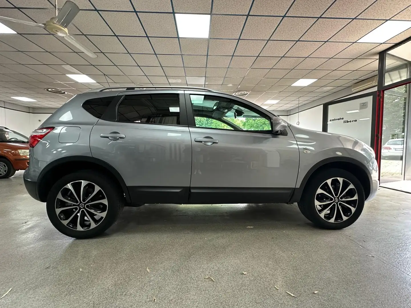 Nissan Qashqai Qashqai I 2007 1.5 dci Tekna Dpf FL Grijs - 2