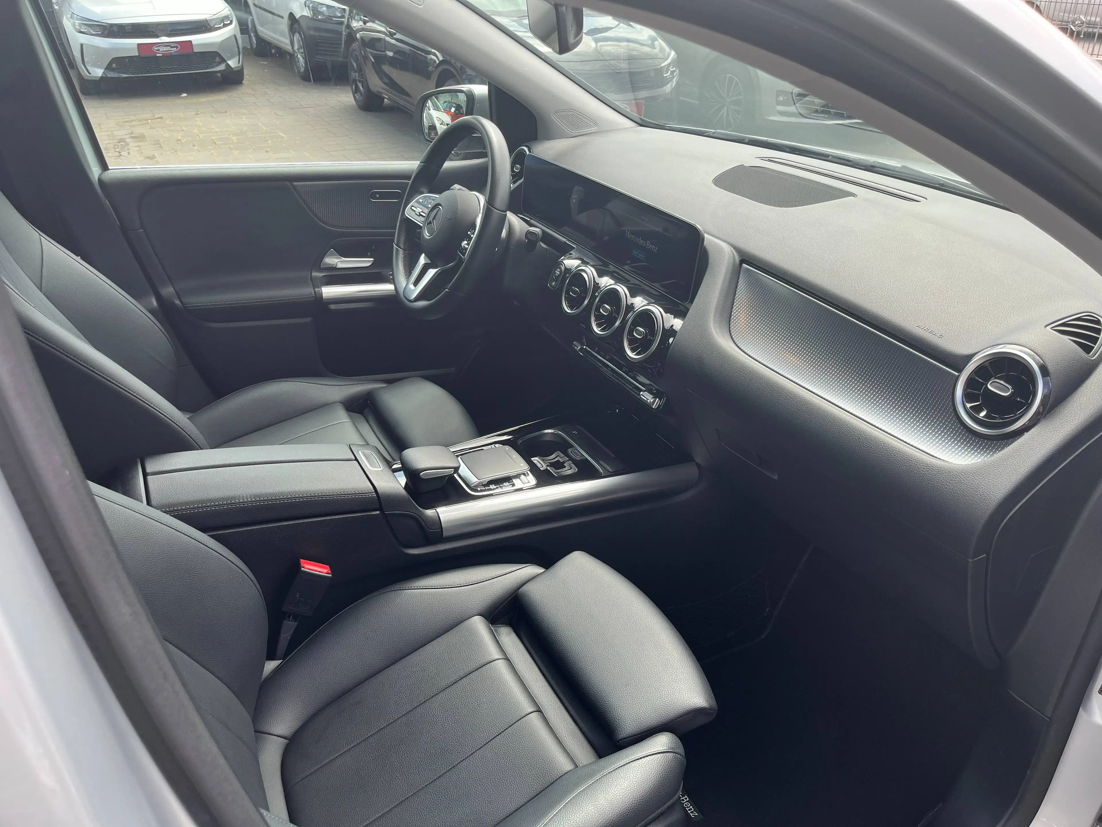 Mercedes-Benz B 180 Automatik / TÜV AU NEU*PDC*CARPLAY*NAVI*KAMERA* — photo 15