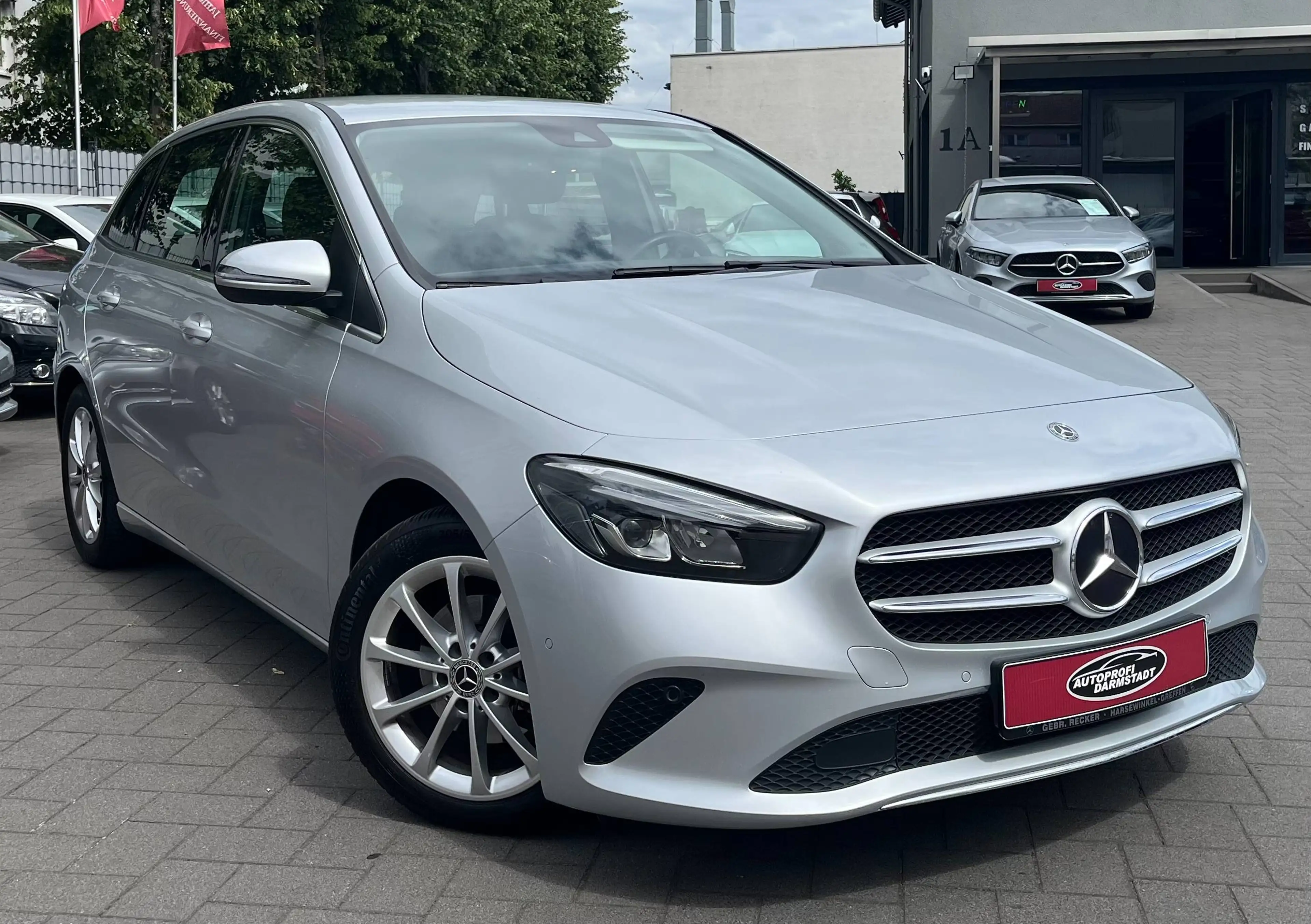 Mercedes-Benz B 180 Automatik / TÜV AU NEU*PDC*CARPLAY*NAVI*KAMERA*