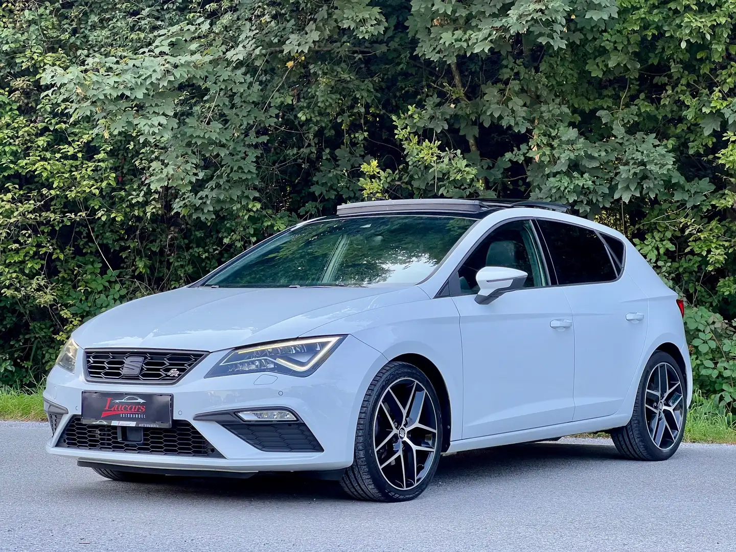 SEAT Leon FR Sport Aut. ACC*SPUR*PANO*BEATS*LED*LEDER*NAVI* Weiß - 1