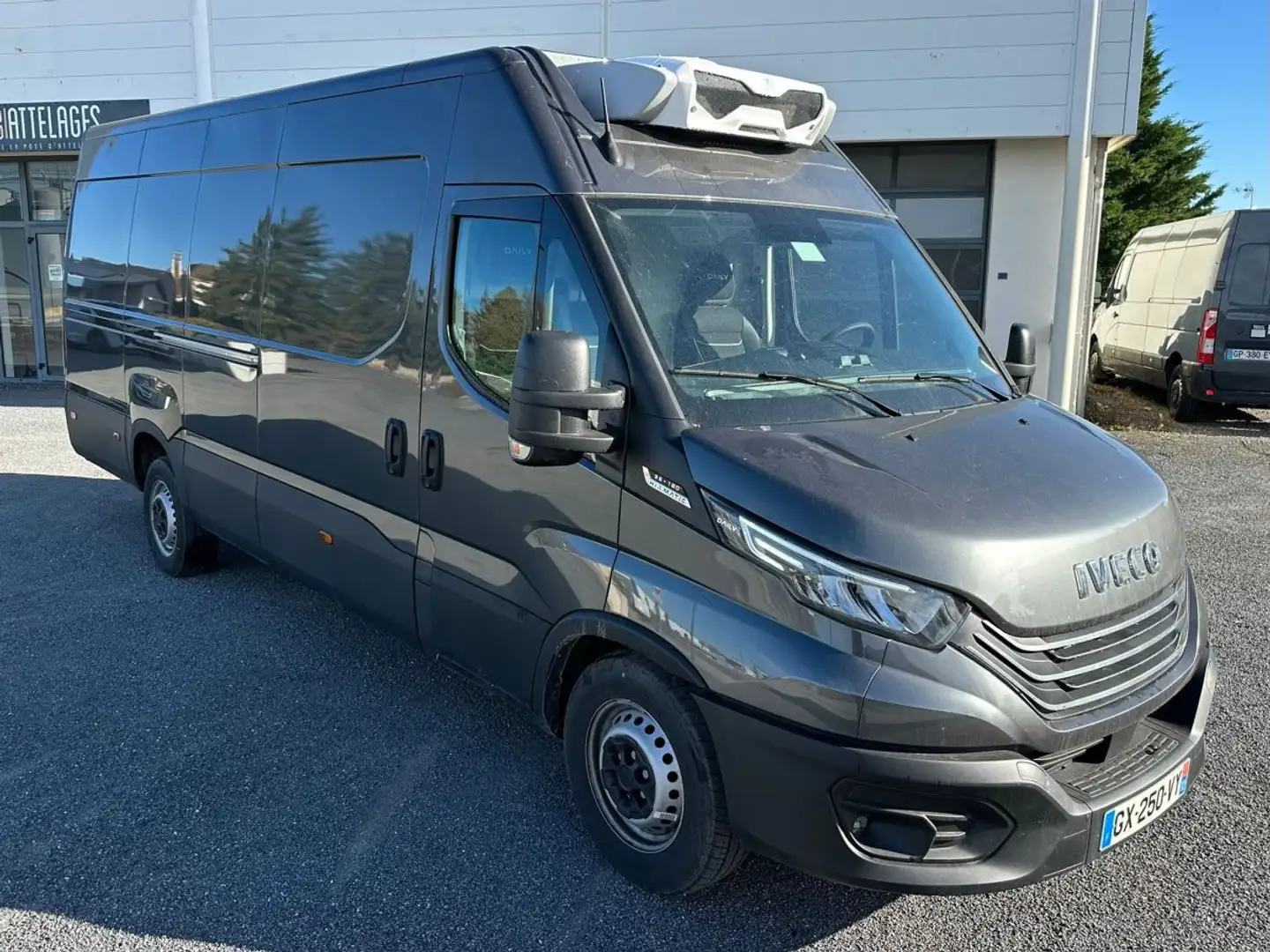 Iveco Daily fourgon 35s18 bva l4 frigo Gris - 1