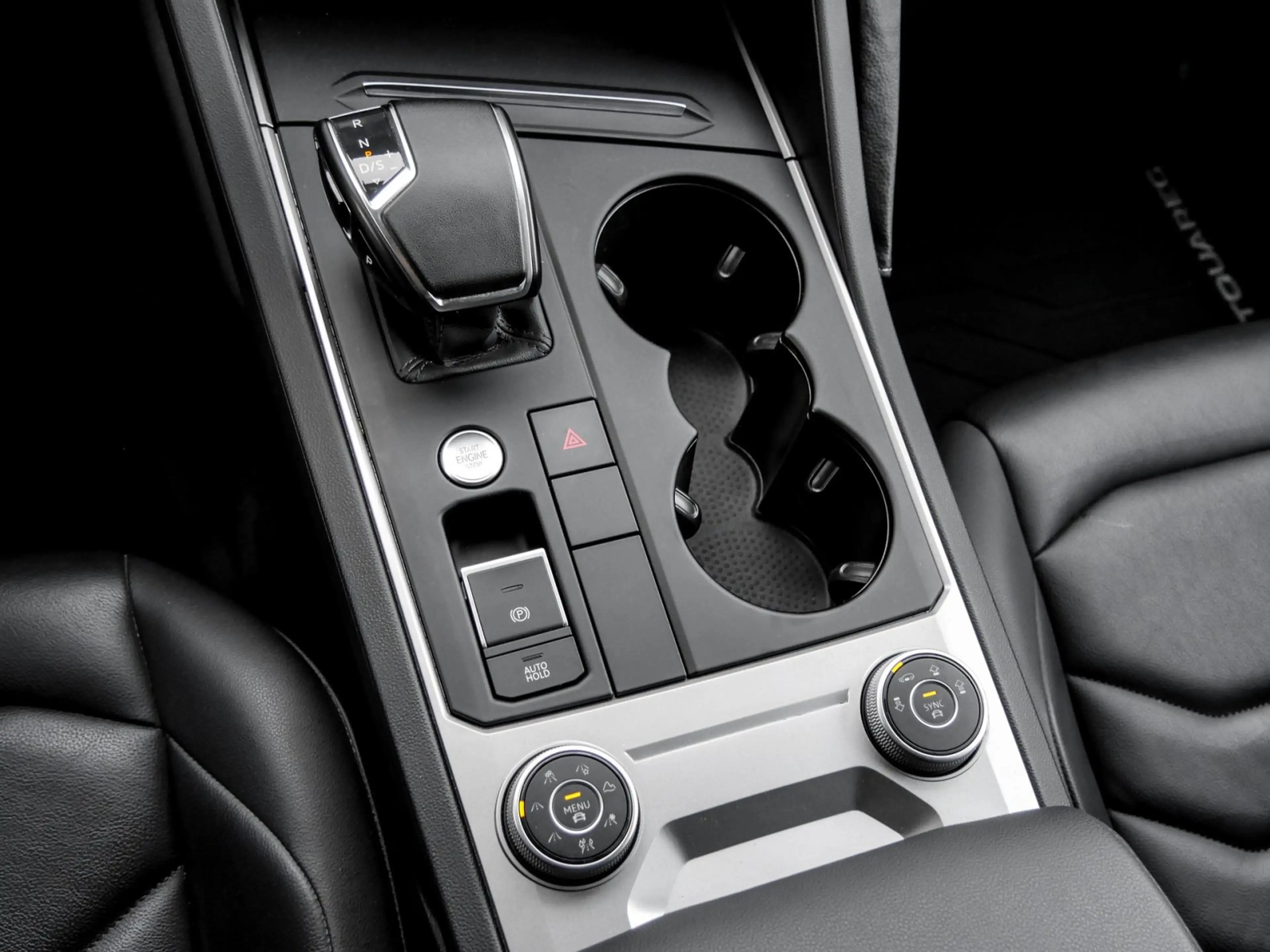Volkswagen Touareg V6 TDI AHK Leder Luftf. Kamera Fahrass+ — photo 9