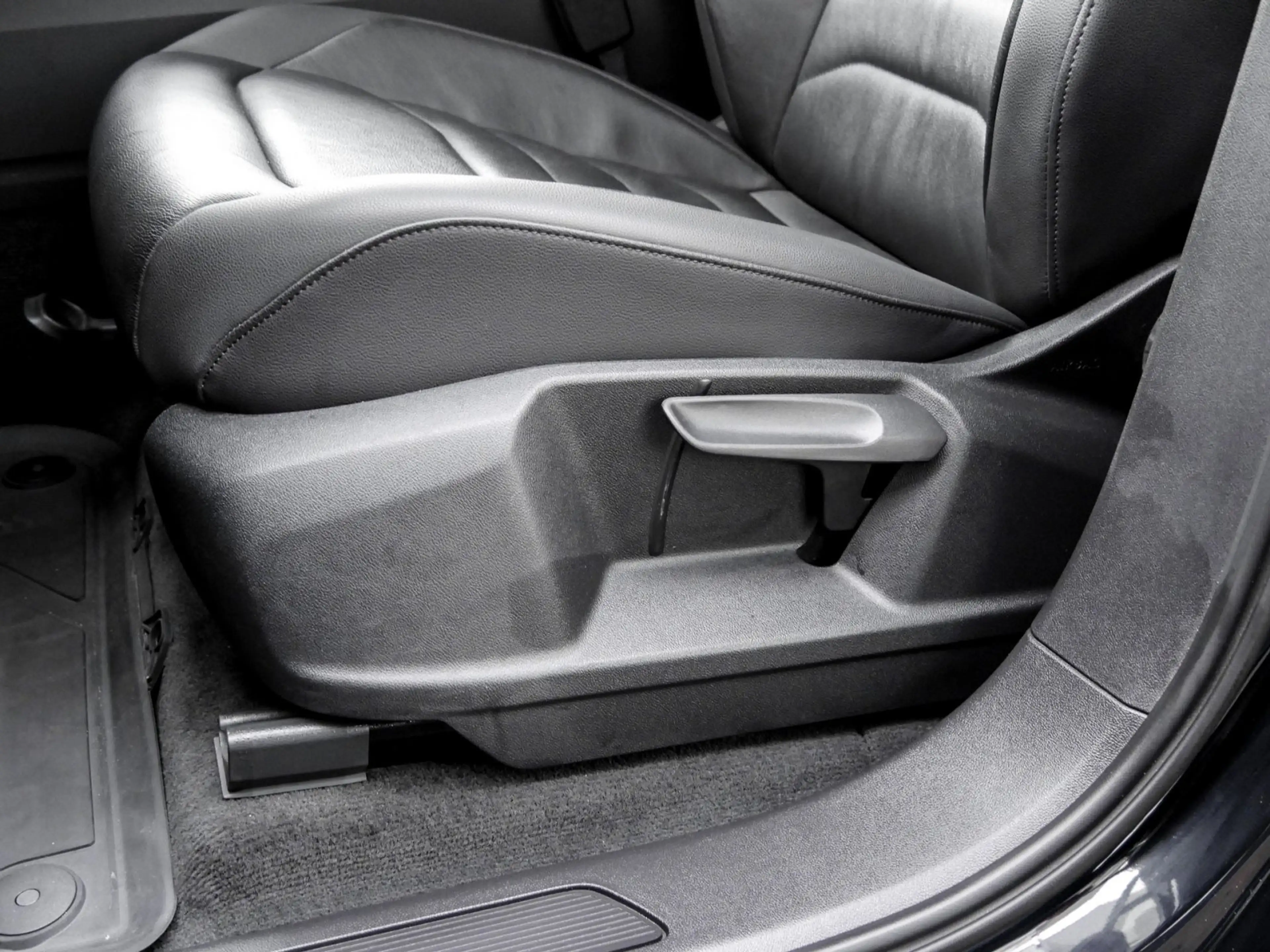 Volkswagen Touareg V6 TDI AHK Leder Luftf. Kamera Fahrass+ — photo 15