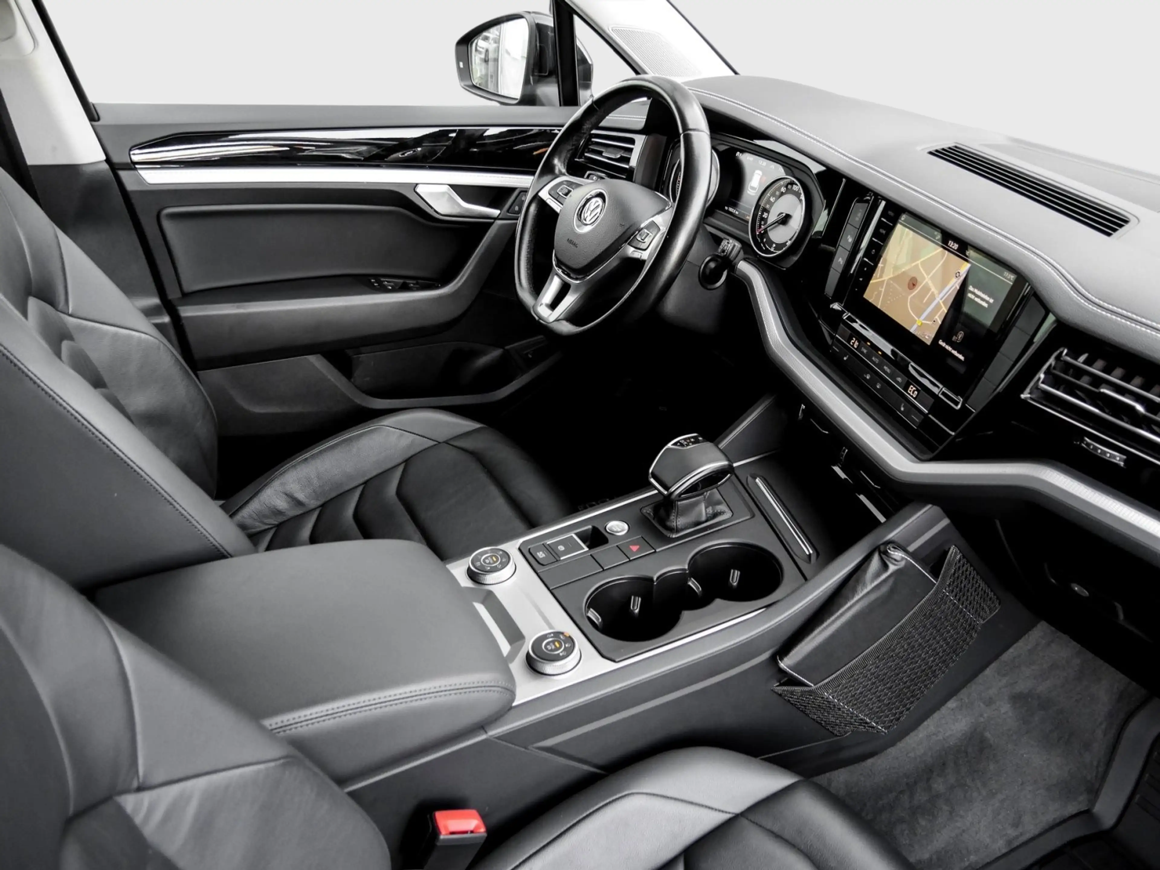 Volkswagen Touareg V6 TDI AHK Leder Luftf. Kamera Fahrass+ — photo 3