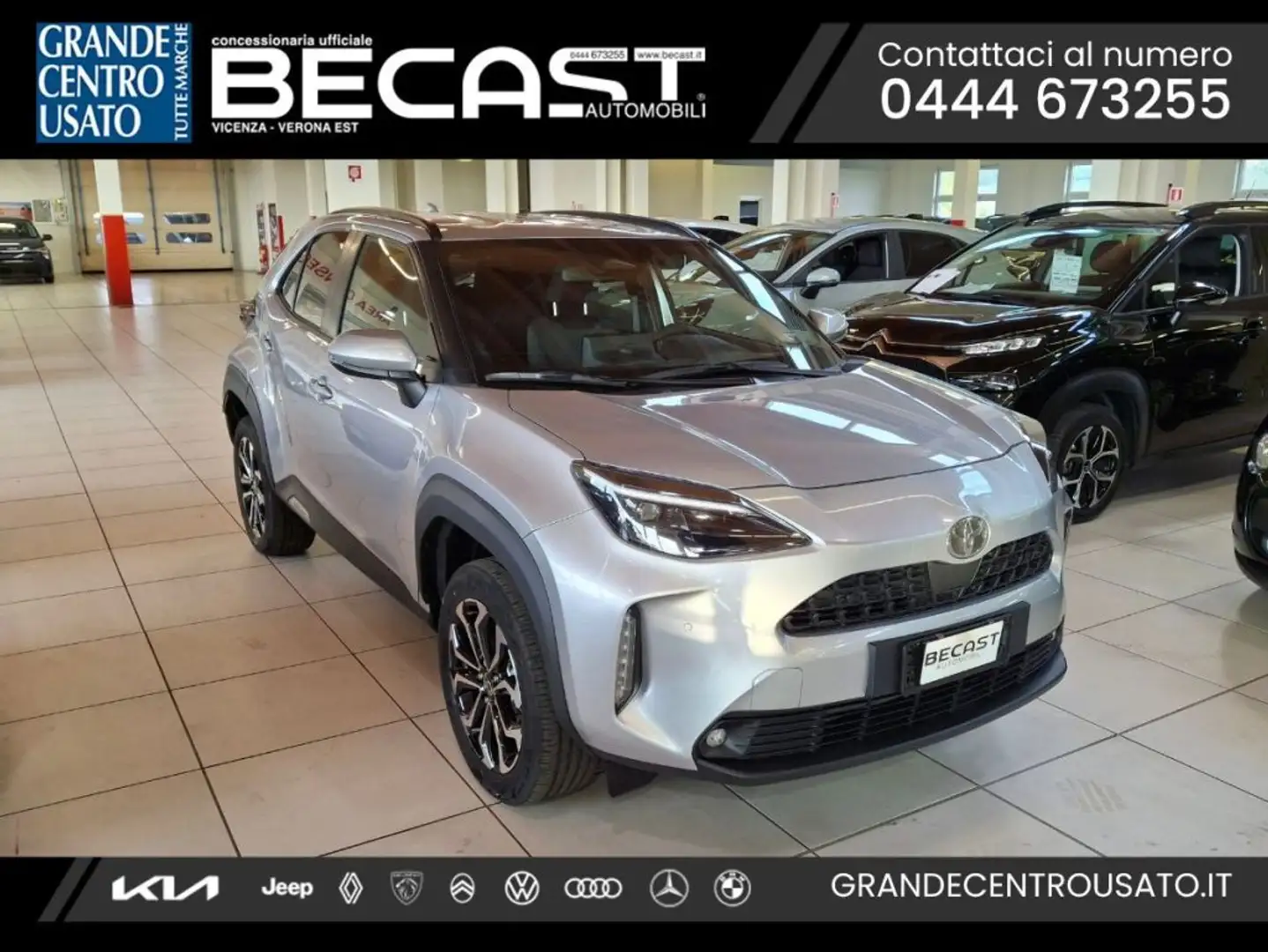 Toyota Yaris Cross 1.5 Hybrid 5p. E-CVT AWD-i Trend - PROMO K73 Zilver - 1
