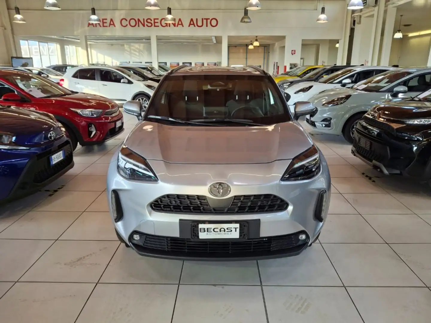 Toyota Yaris Cross 1.5 Hybrid 5p. E-CVT AWD-i Trend - PROMO K73 Zilver - 2