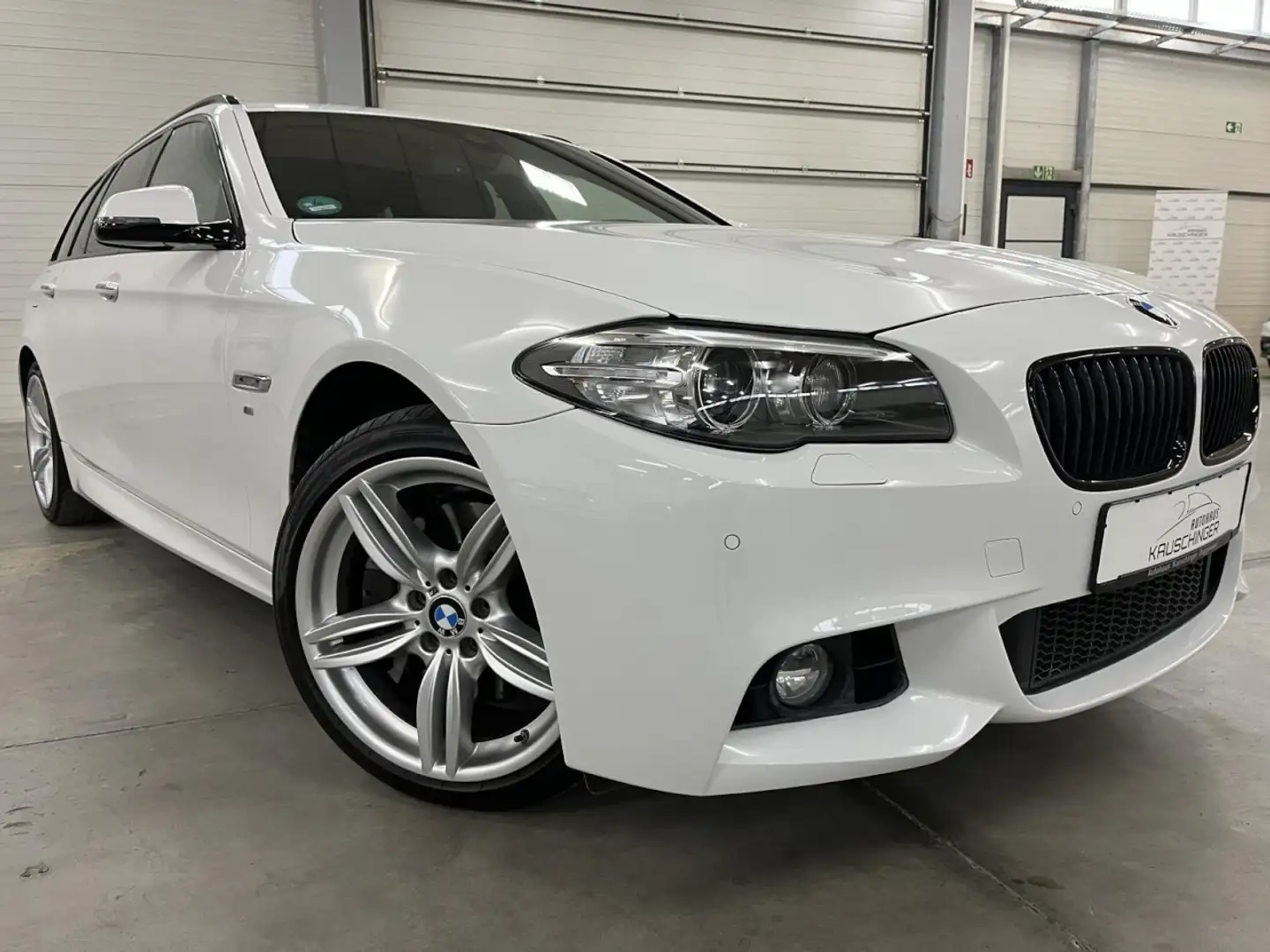 BMW 530 5 Touring 530 d xDrive M PAKET XENON 4xSHZ AHK ALU Weiß - 2