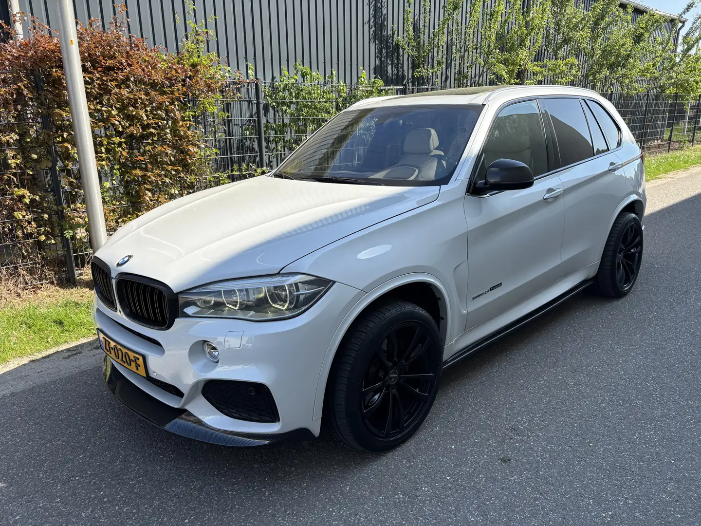 BMW X5 xDrive50i High Executive / M-PAKKET / AUTOMAAT / M Weiß - 2