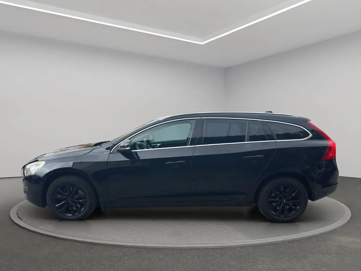 Volvo V60 Kombi Summum*Automatik*R-Kamera* Schwarz - 2