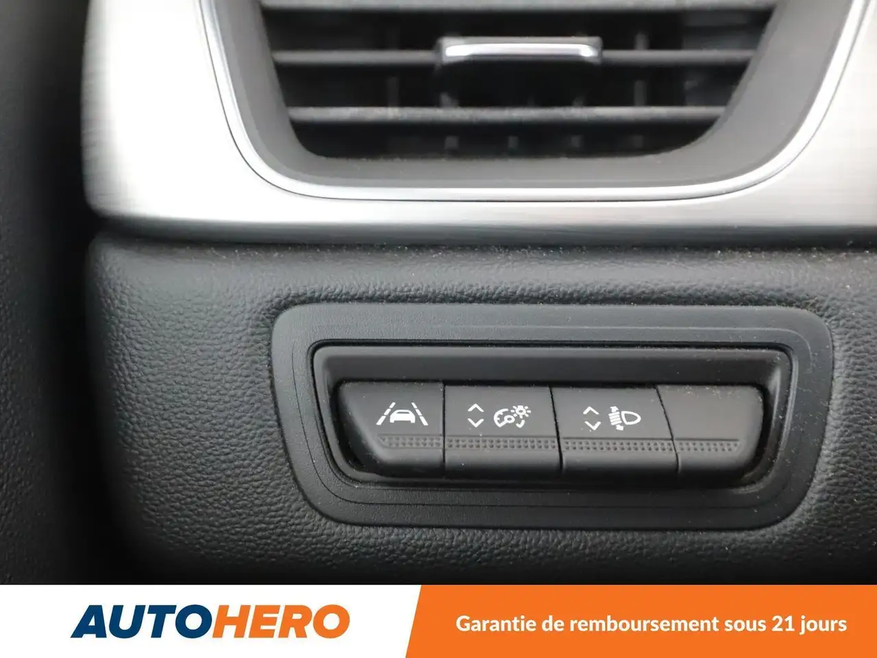Renault Captur — photo 30
