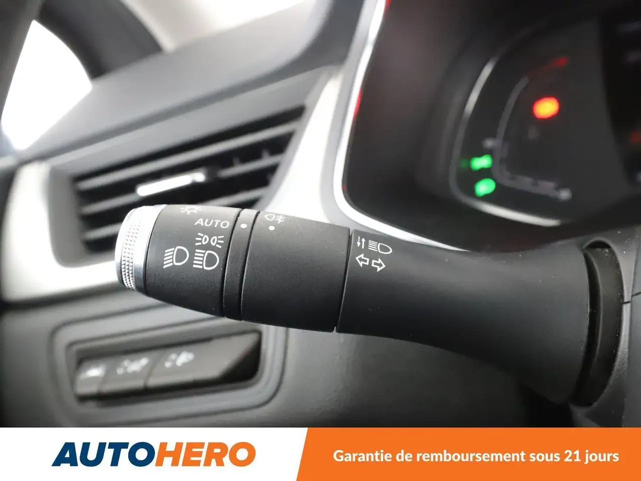 Renault Captur — photo 28
