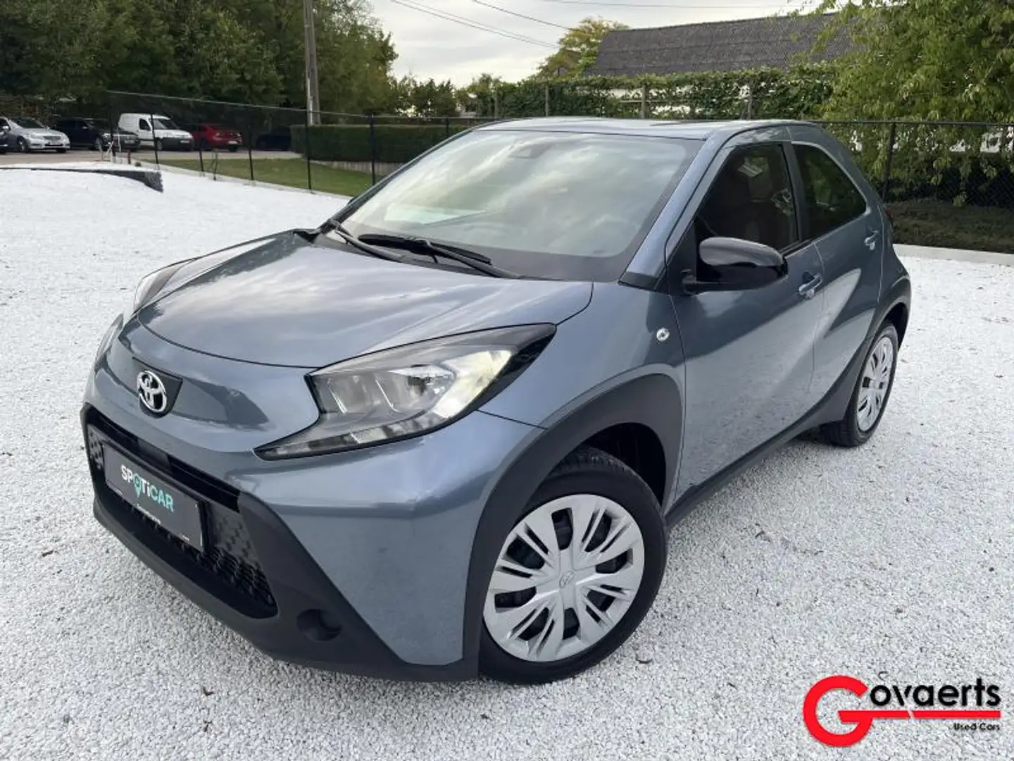 Toyota Aygo X play+cam+apple carplay&android Gris - 1
