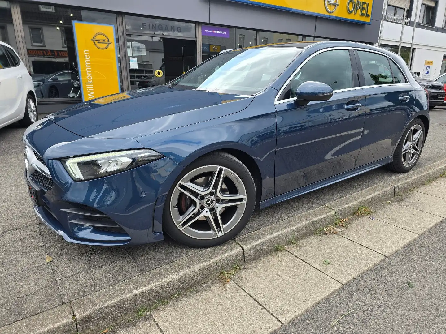 Mercedes-Benz A 200 AMG-Line AUTOMATIK +2 JAHRE GARANTIE+ Blau - 1