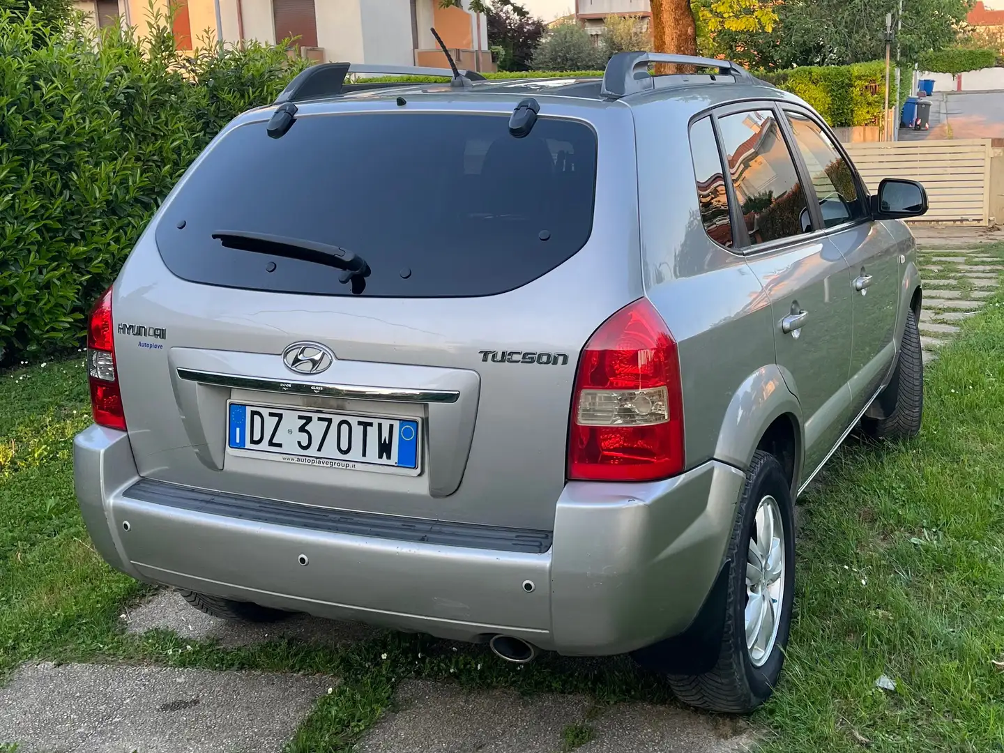 Hyundai TUCSON 2.0 cvvt Active bluedrive 2wd - 2