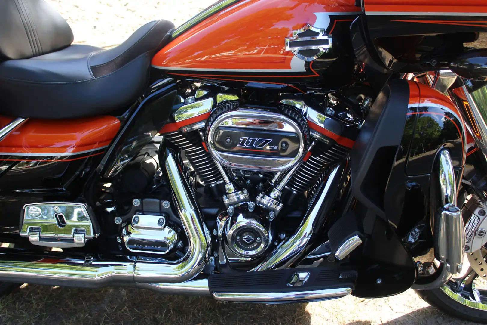 Harley-Davidson Road Glide Road Glide CVO FLTRX-SE Limited Oranžová - 2