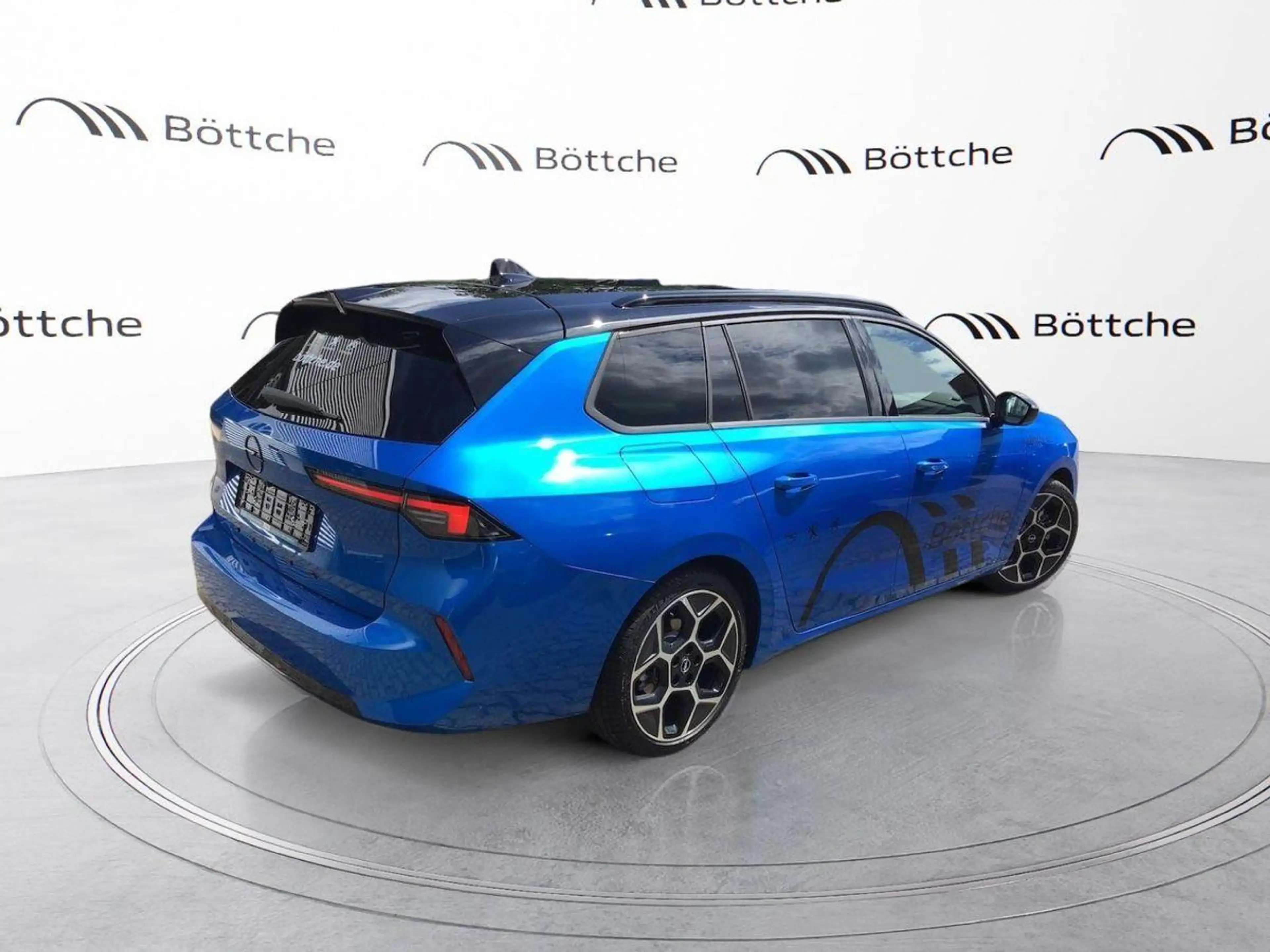 Opel Astra ST Ultimate Matrix/Navi/Panoramadach/360°Kamera — photo 4