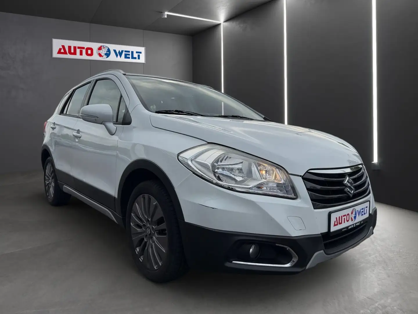 Suzuki SX4 S-Cross 1.6 Tempomat Bluetooth Keyless-Go Белый - 2