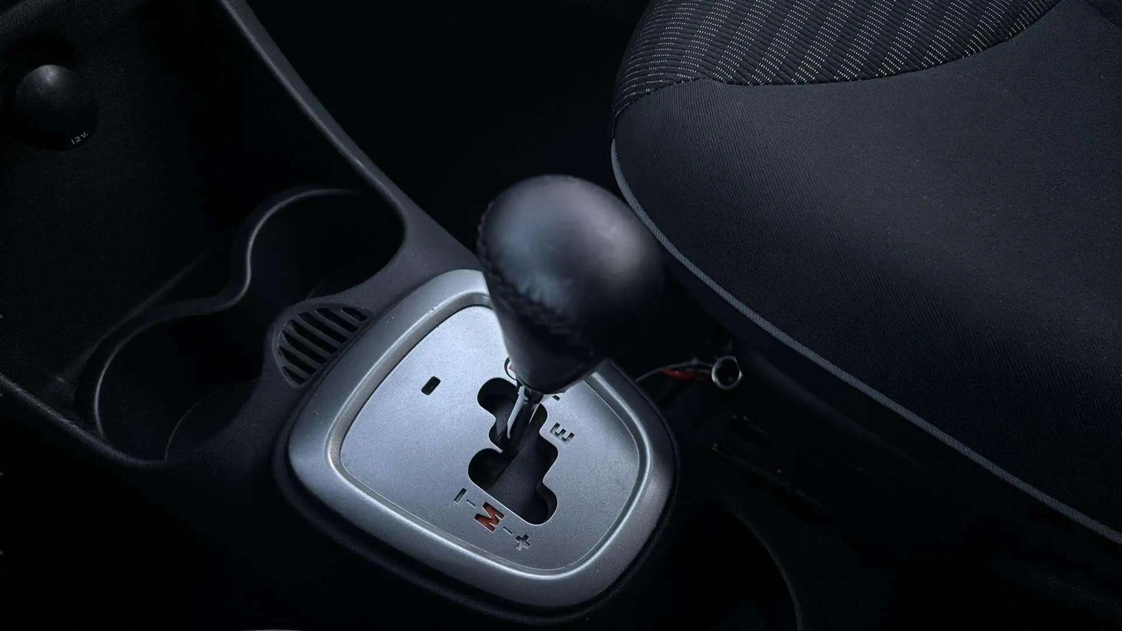 Peugeot 107 Active*Automatik*HU/AU Neu*Klima*4/5T*Gepflegt* — photo 13
