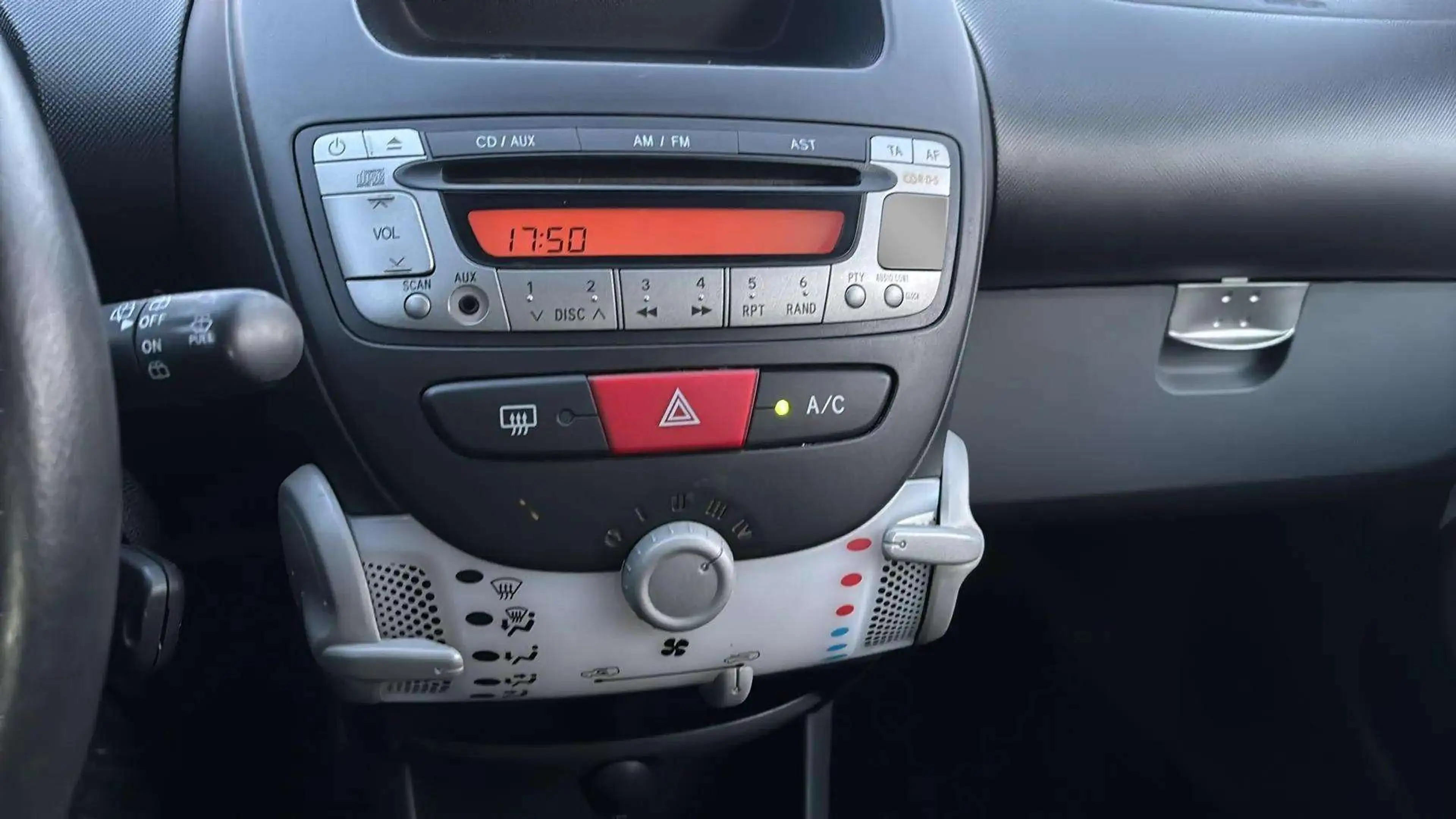Peugeot 107 Active*Automatik*HU/AU Neu*Klima*4/5T*Gepflegt* — photo 12