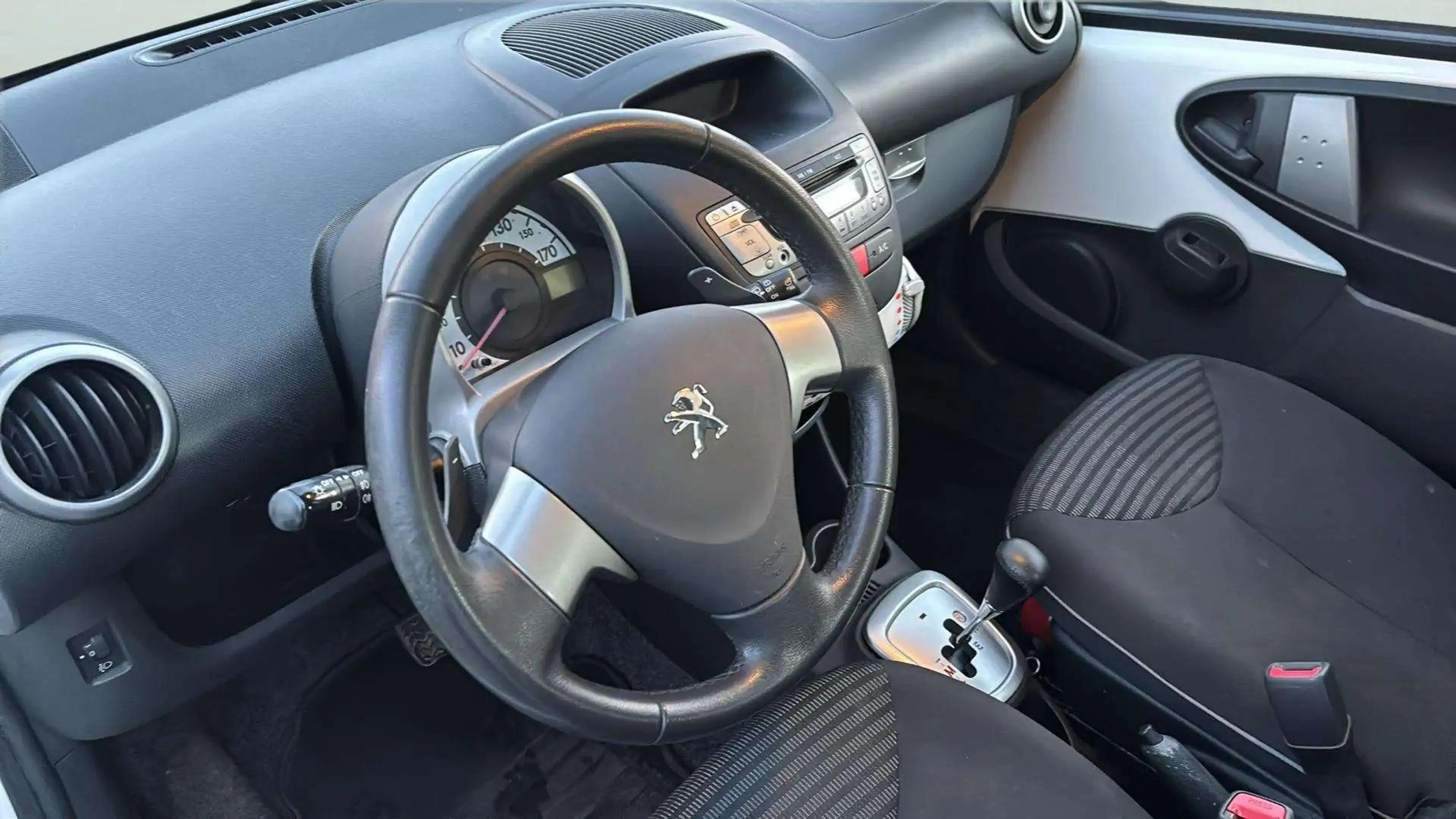 Peugeot 107 Active*Automatik*HU/AU Neu*Klima*4/5T*Gepflegt* — photo 9