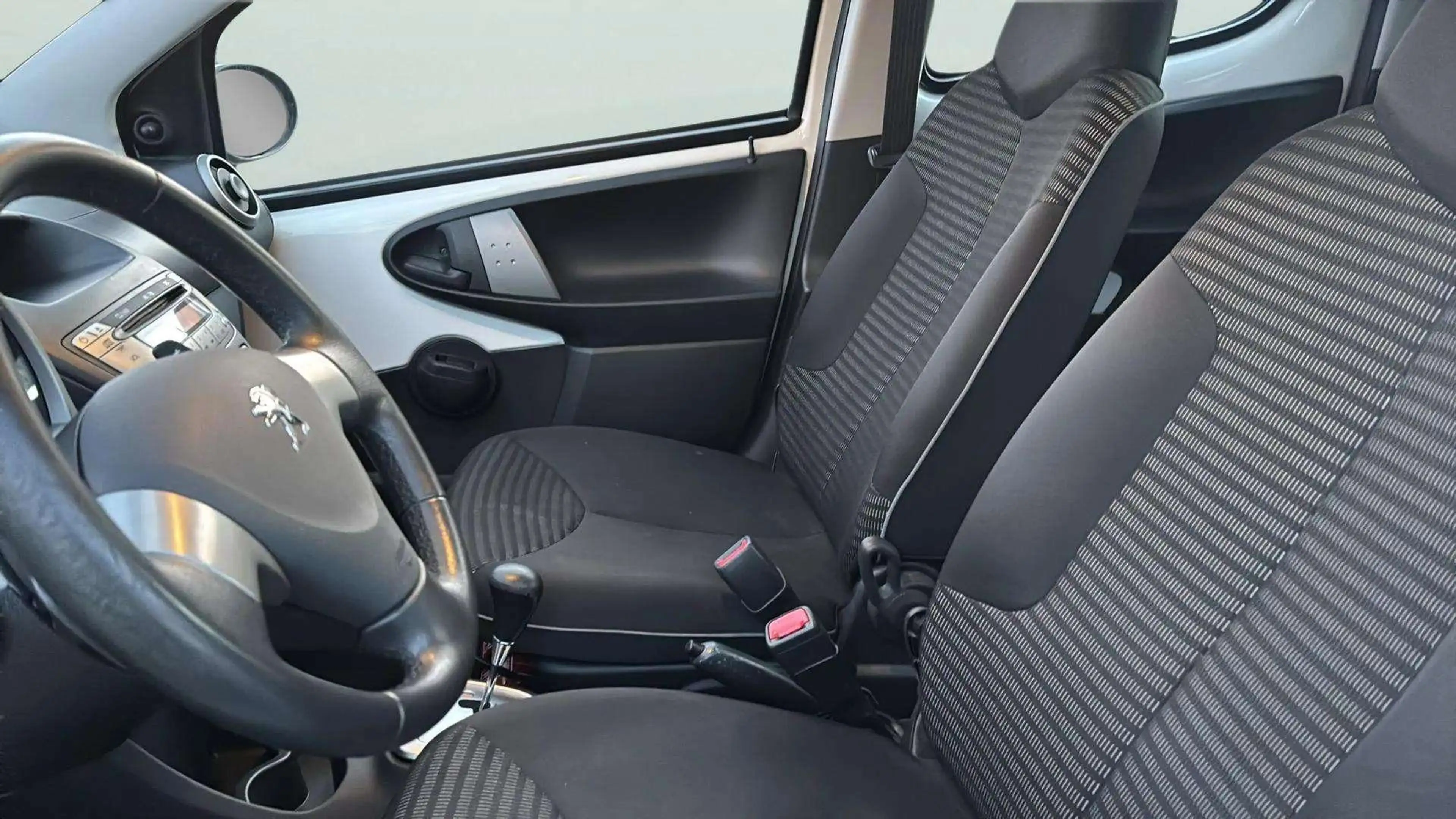 Peugeot 107 Active*Automatik*HU/AU Neu*Klima*4/5T*Gepflegt* — photo 15