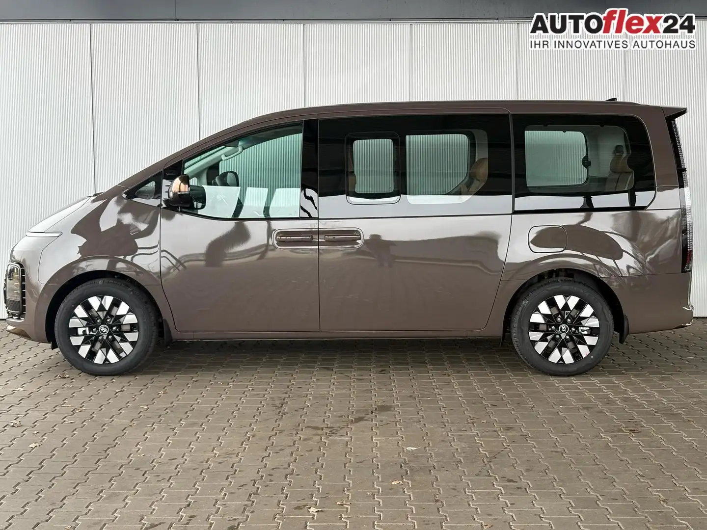Hyundai STARIA Luxury 1.6 T-GDi HEV 2WD 7-Sitze 165 kW (224 PS... Marrón - 2