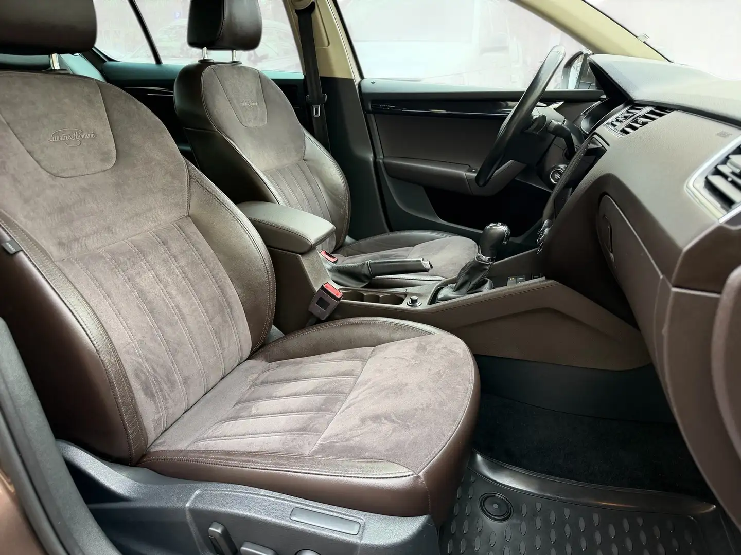 Skoda Octavia L&K 4x4 Automatik *Standheizung* Braun - 2