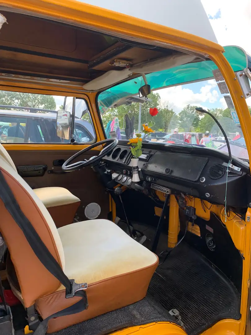 Volkswagen T2 Bulli mit Hochdach und Camping Ausgestattet Geel - 1
