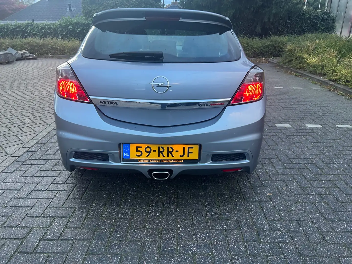 Opel Astra 2.0 T Sport Grijs - 1