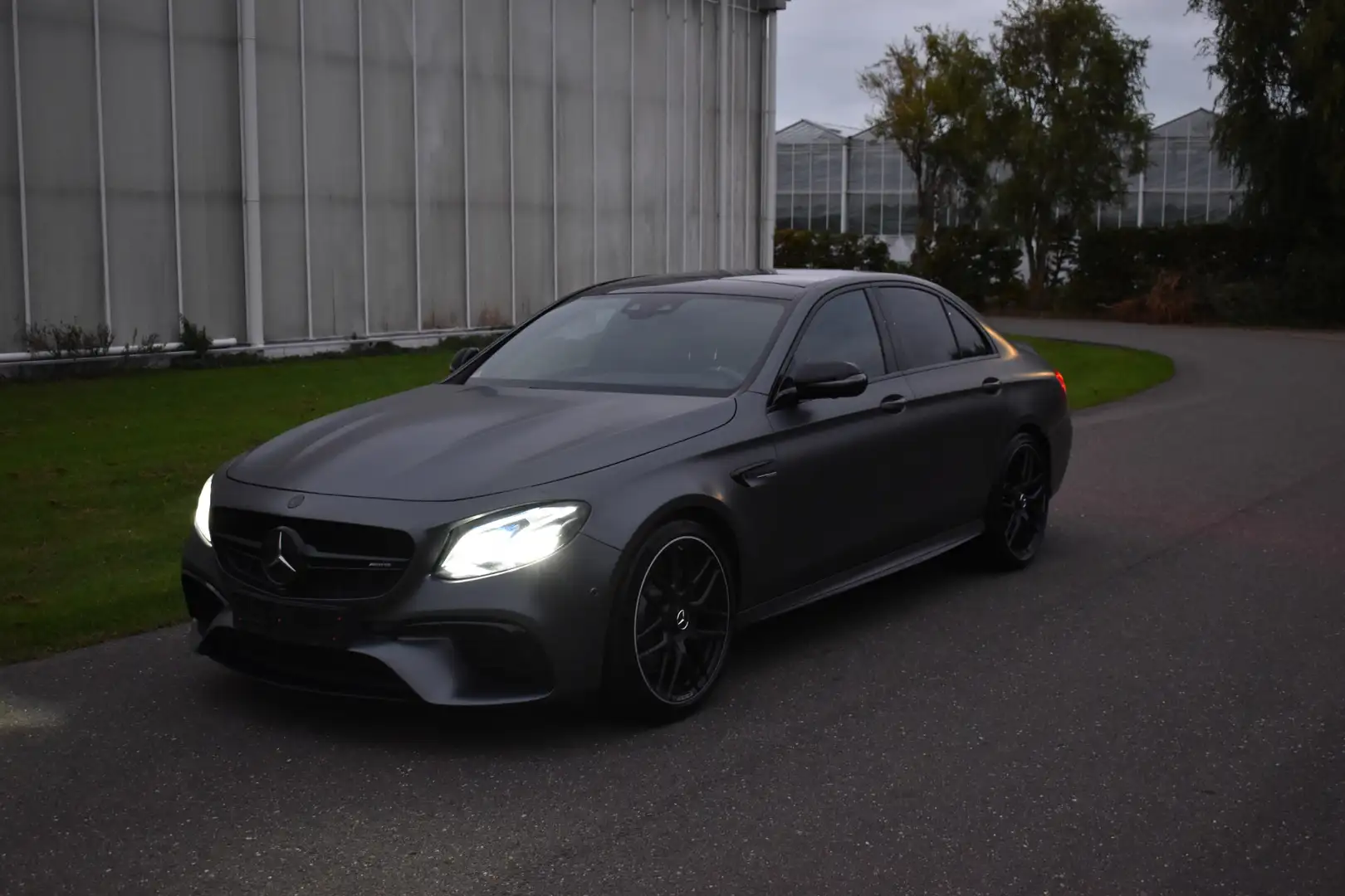 Mercedes-Benz E 63 AMG S 4MATIC+ AMG / 612PK / Dealer onderhouden / Pano Gris - 2