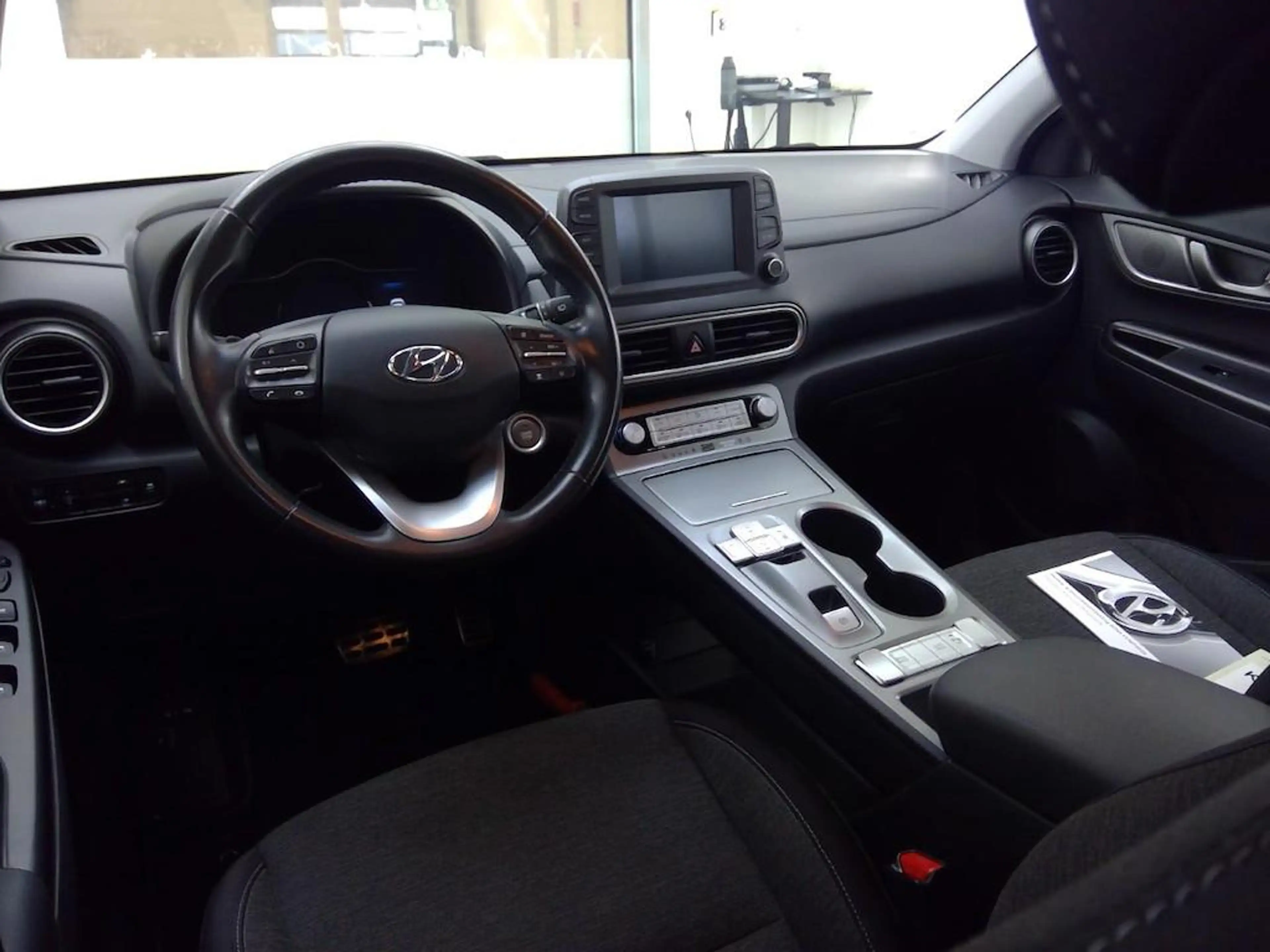 Hyundai KONA EV Comfort 64 kWh SOH 99,7 % | 3 Fase laden | Park — photo 3