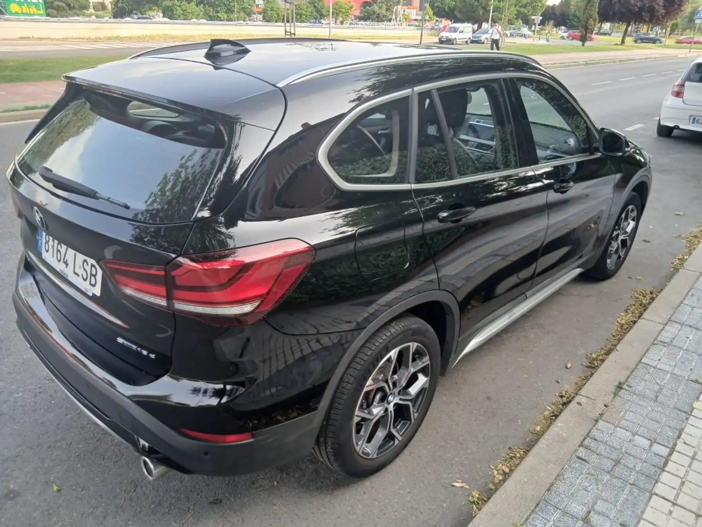 BMW X1 sDrive 18dA Noir - 1