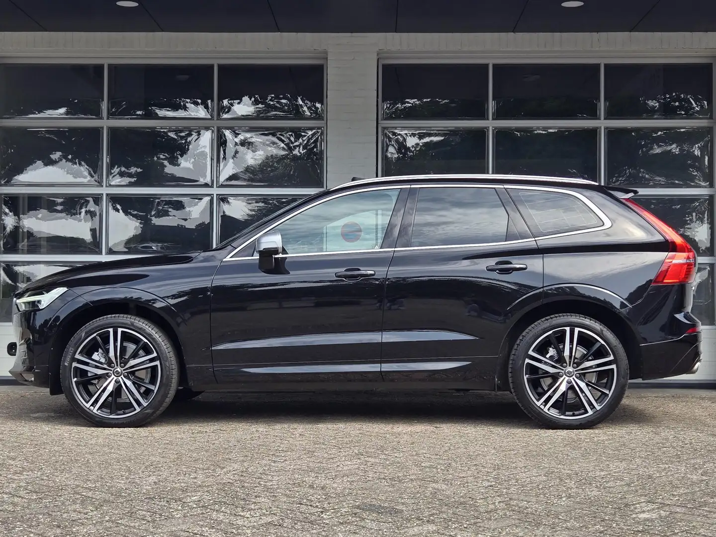 Volvo XC60 2.0 T5 R-Design | 21 INCH LM VELGEN | PANORAMADAK Zwart - 2