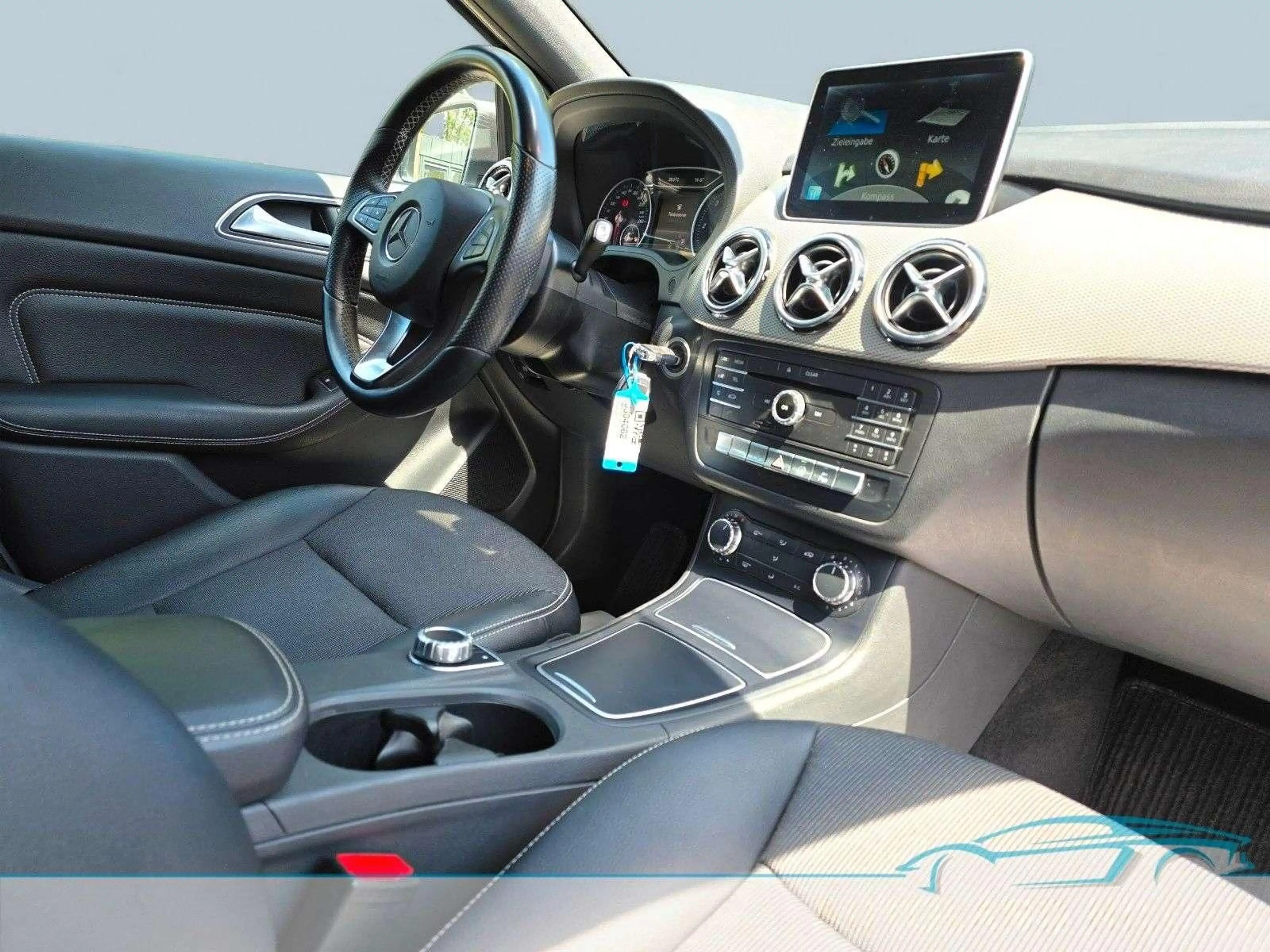 Mercedes-Benz B 200 CDI Automatik/Navi/Kamera/AHK/LED/1 Hand — photo 13